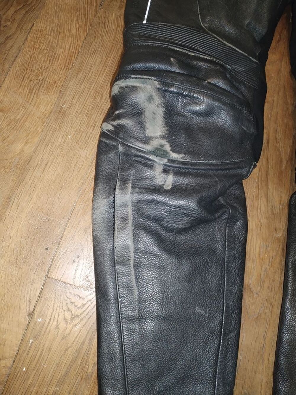 Pantalon moto cuir taille M Vêtements