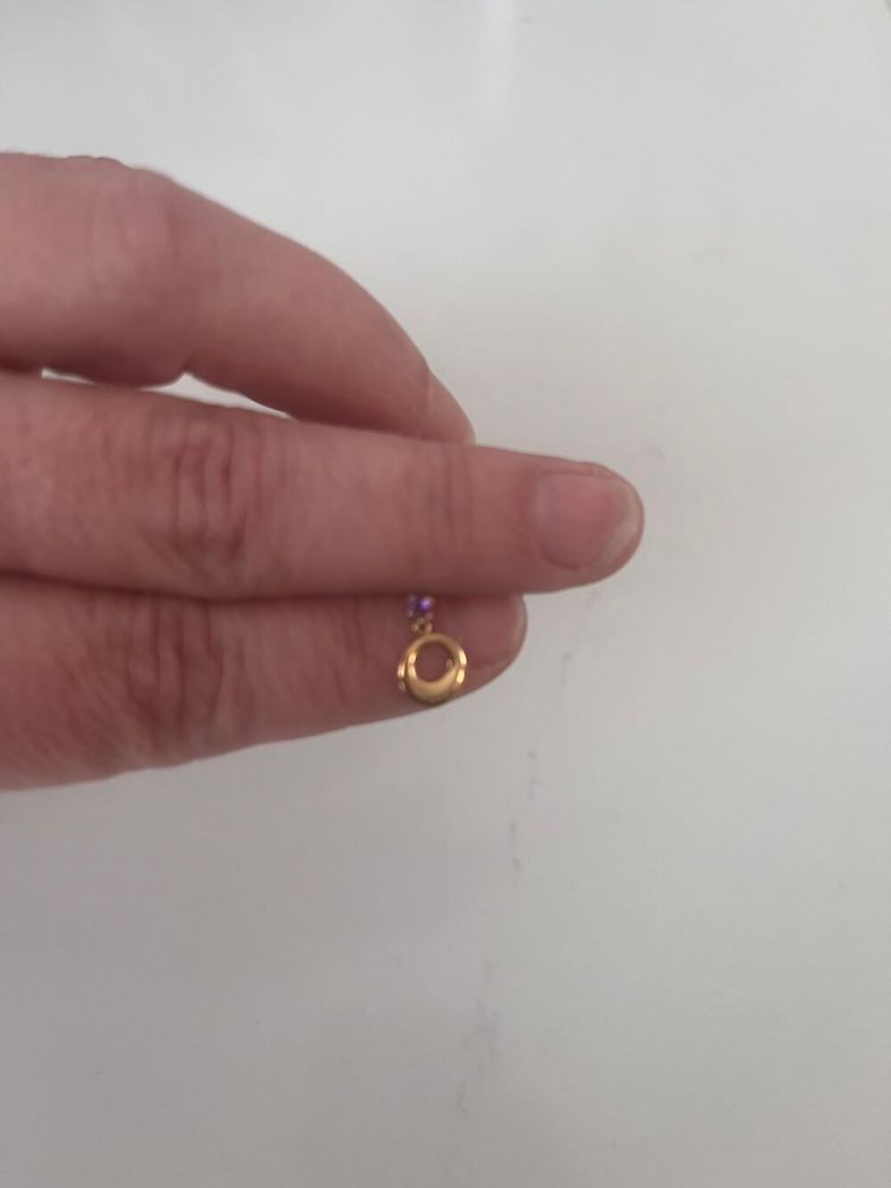 Boucles d'oreilles et am&eacute;thystes Bijoux et montres