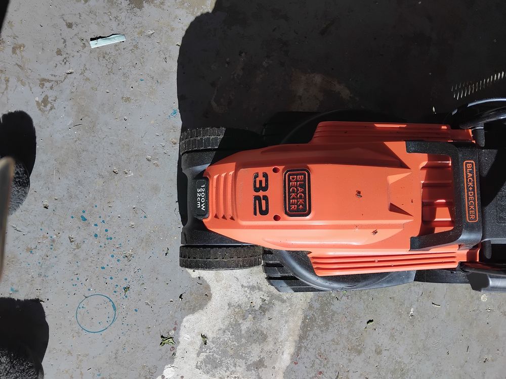 Tondeuse &agrave; gazon &eacute;lectrique Black &amp; Decker orange Jardin