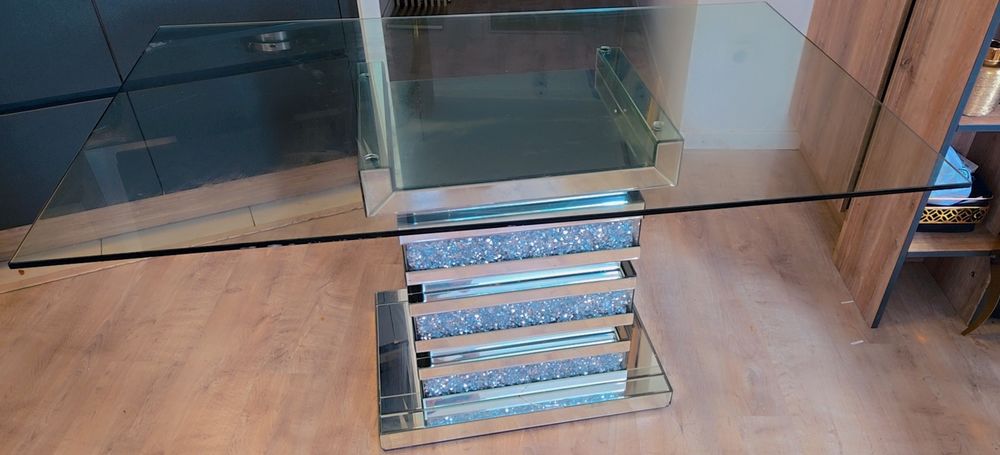Magnifique table &agrave; manger 6 personnes Dimension: 150 x 90 cm Meubles