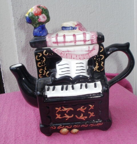 THEIERE miniature en céramique en forme de piano 8 Montauban (82)