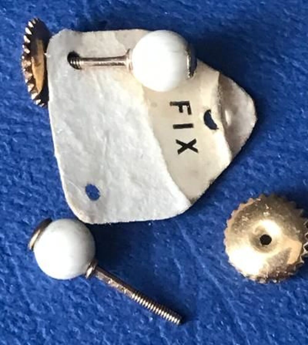 Anciennes Boucles oreilles en plaqu&eacute; OR Fix perle ivoire Bijoux et montres