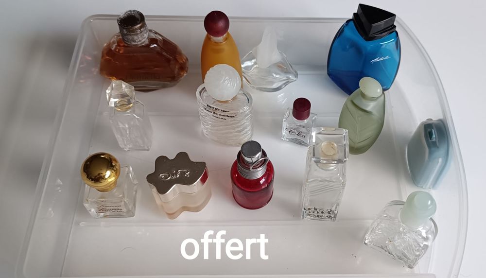 Lot de miniatures de parfum 