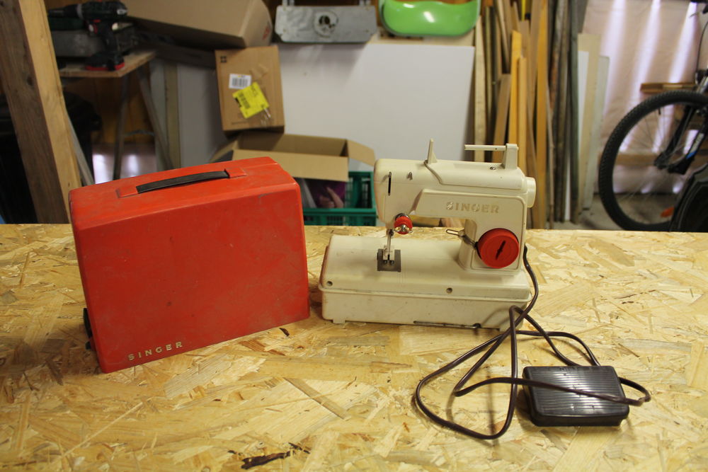 jouet machine &agrave; coudre 