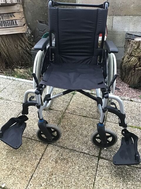 Fauteuil roulant mdical d'occasion 160 Verneuil-sur-Avre (27)