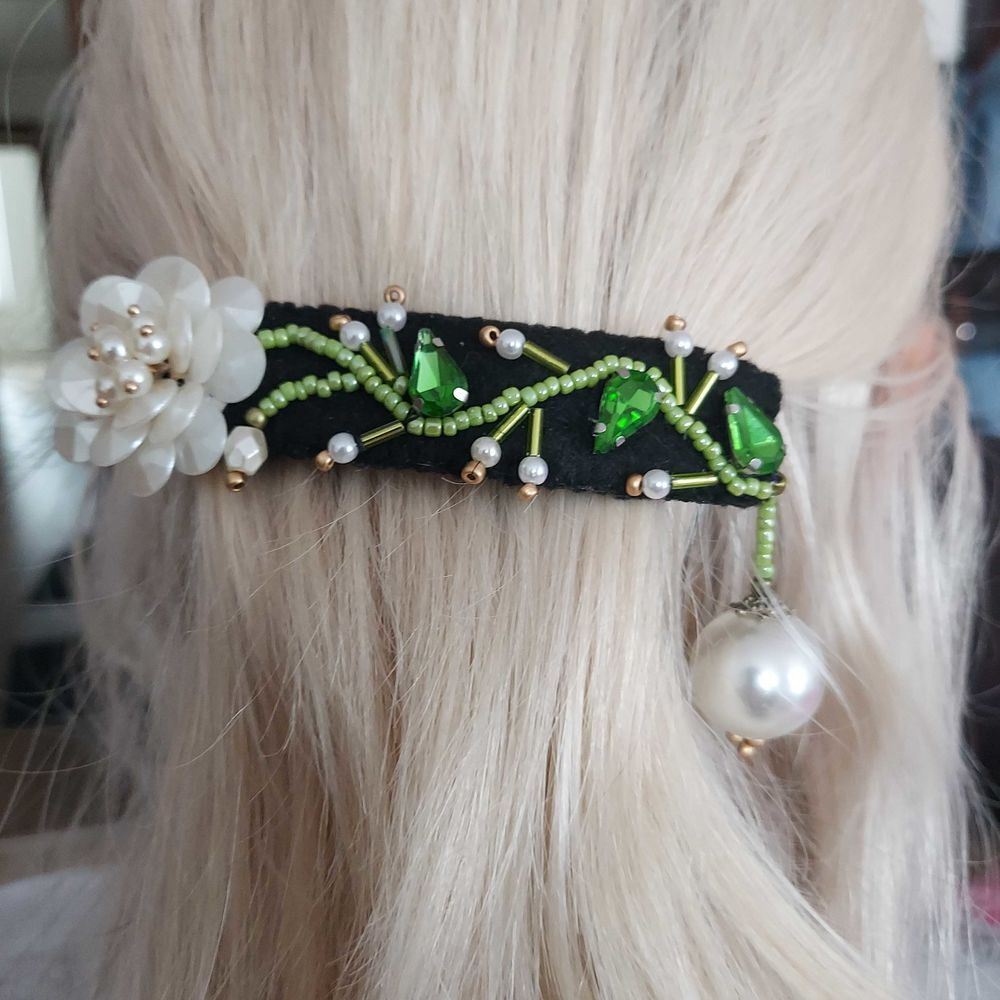 Broche &agrave; cheveux Bijoux et montres