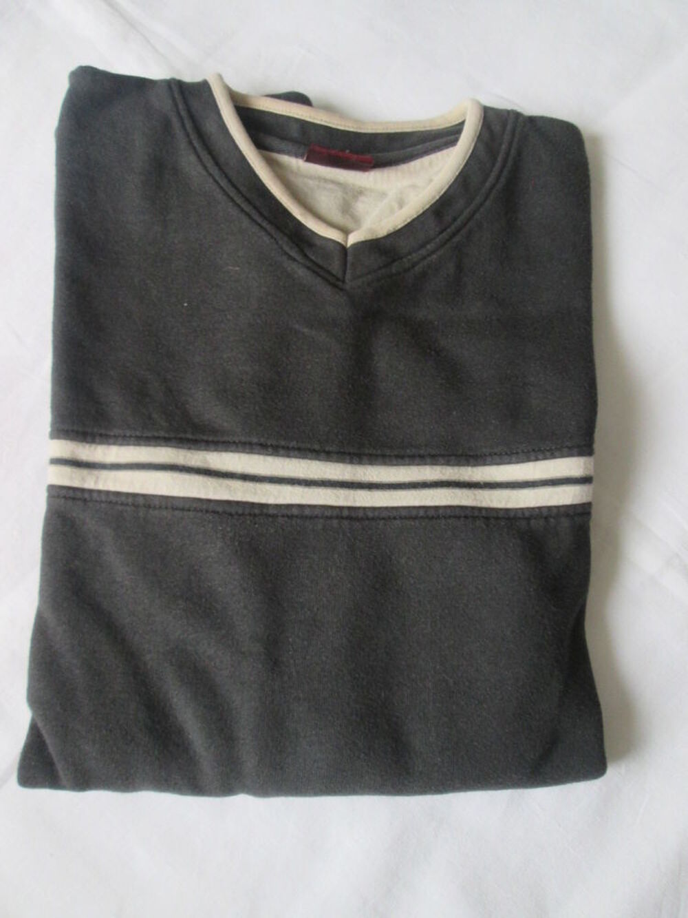 Pull homme col V taille M Vêtements