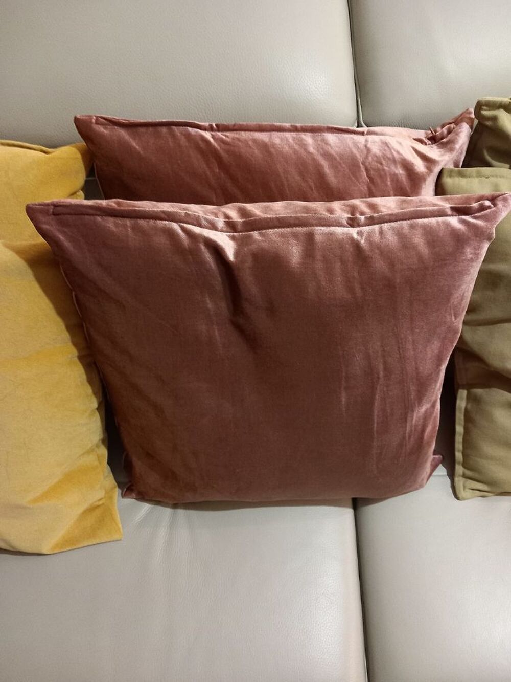 Lot de six coussins multicolores tr&egrave;s bon &eacute;tat &amp; propres Décoration