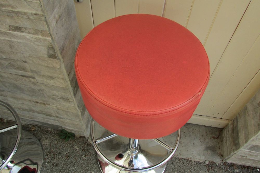 2 tabourets de bar pivotants, de style am&eacute;ricain Meubles