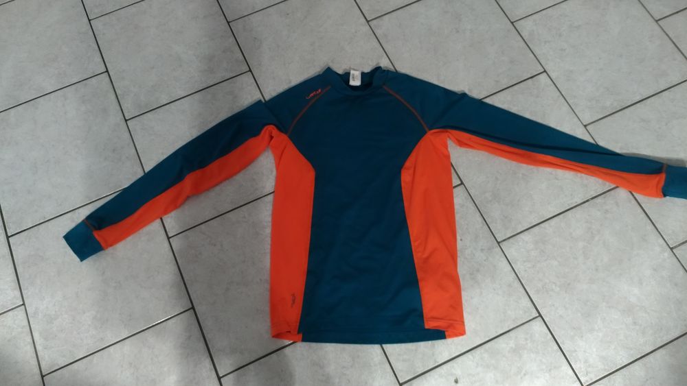 MAILLOT DE SKI TAILLE 14 ANS, COMME NEUF Sports