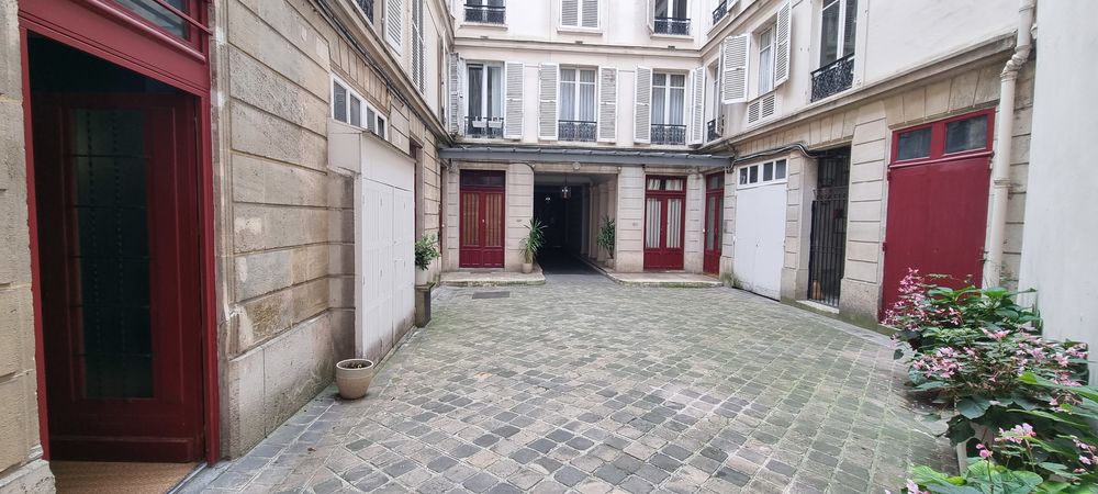 Location Autre Local professionnel rdc sur cour. Paris 9é. Paris 9