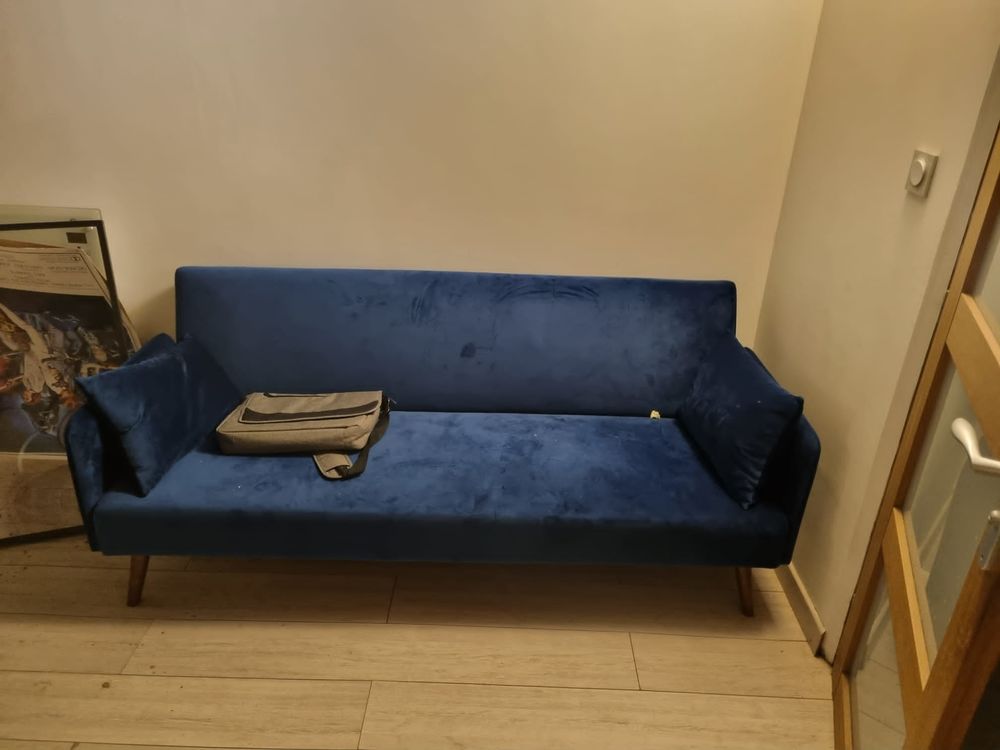 Canap&eacute; lit bleu en velours Meubles