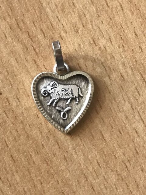 M�daille pendentif pendant plaqu� argent 1.2 cm 6 Saint-Prix (95)