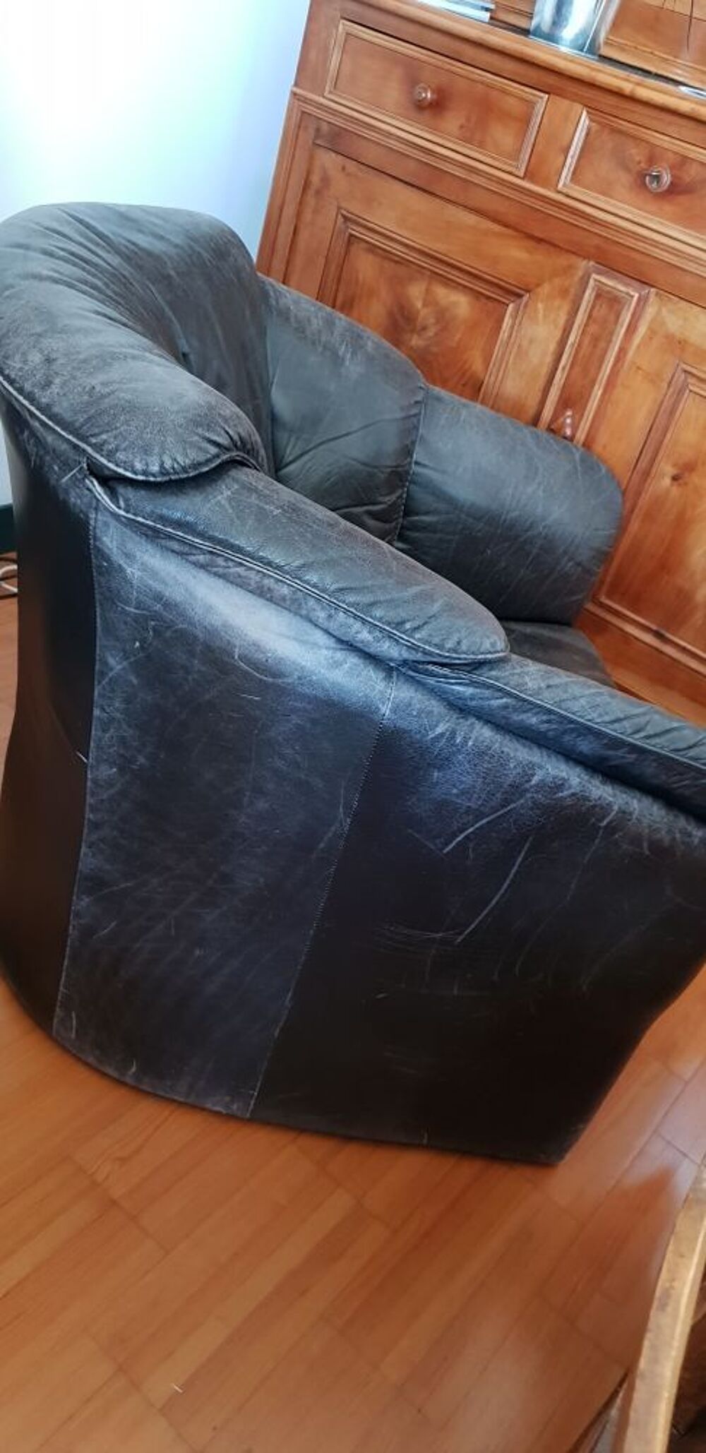 Fauteuil en cuir &agrave; r&eacute;nover Meubles