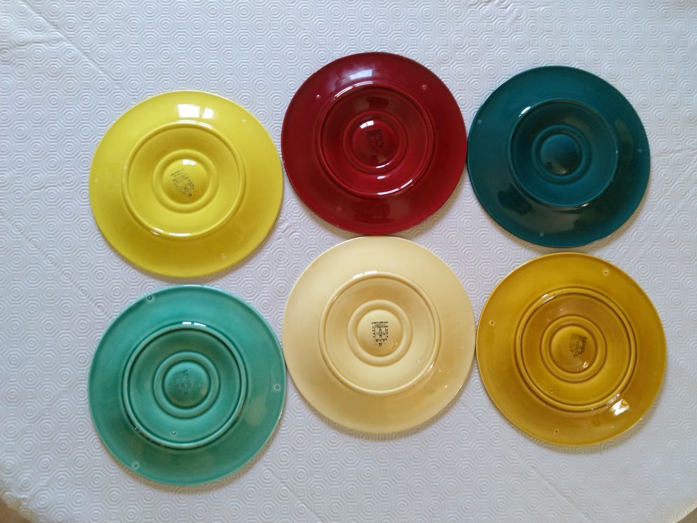 Rare ensemble multicolore de 6 assiettes &agrave; hu&icirc;tres PROCERAM
Décoration