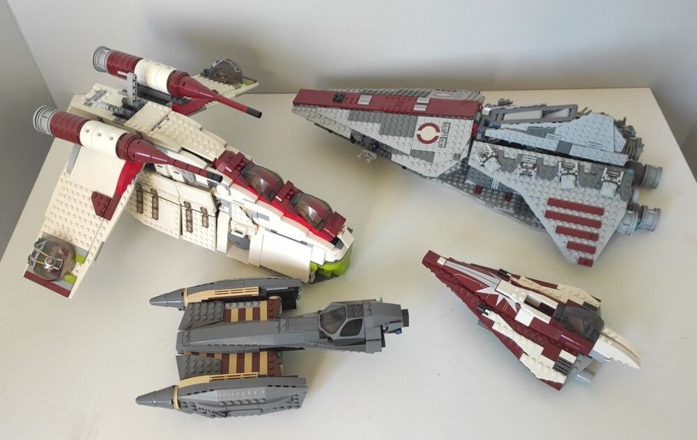 LEGO 4 vaisseaux STAR WARS + 4 KG de pi&egrave;ces Jeux / jouets