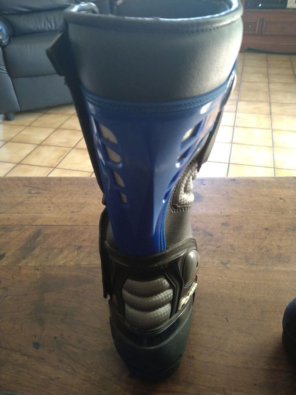 Bottes moto taille 46 pour pied (44/45) tr&egrave;s bon &eacute;tat Chaussures