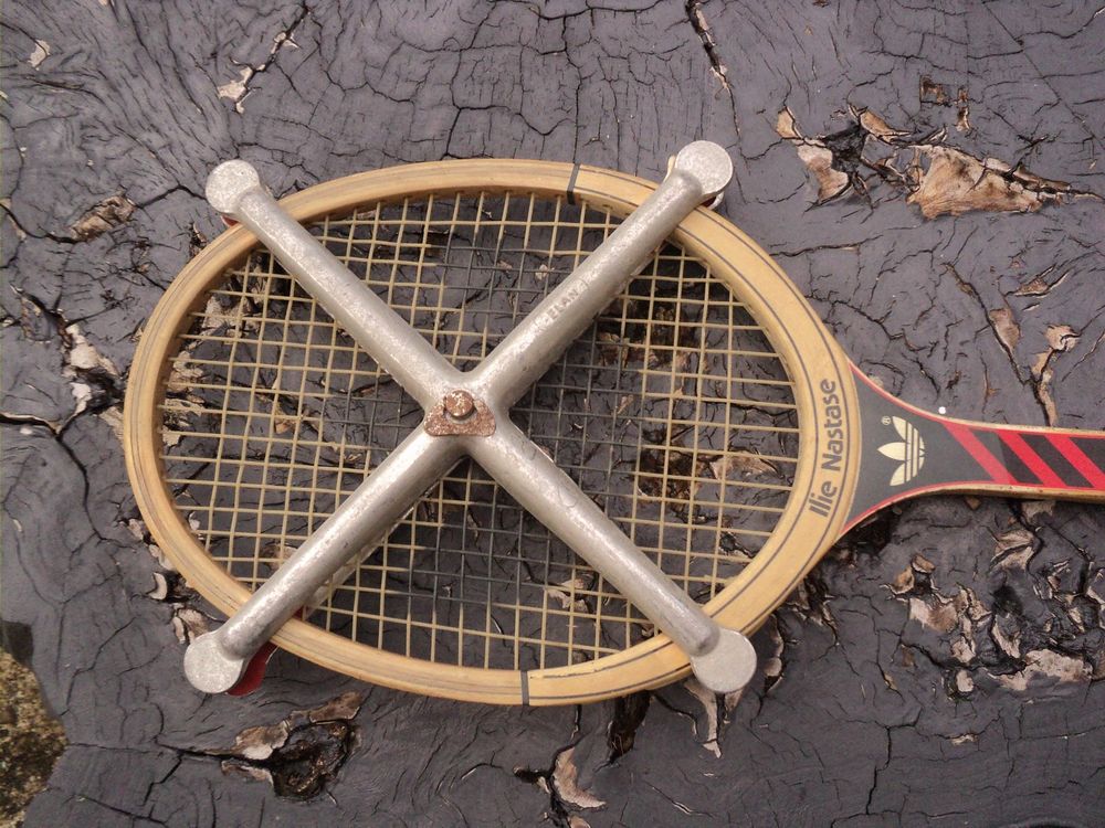 Raquette de Tennis Vintage Adidas " Ilie Nastase ". Sports
