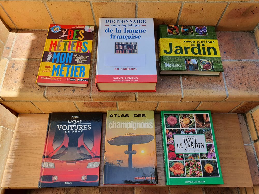 M&Eacute;TIERS..: RECHERCHER -LIVRE GUIDE - 500 D&Eacute;CRITS --- NATHAN Livres et BD
