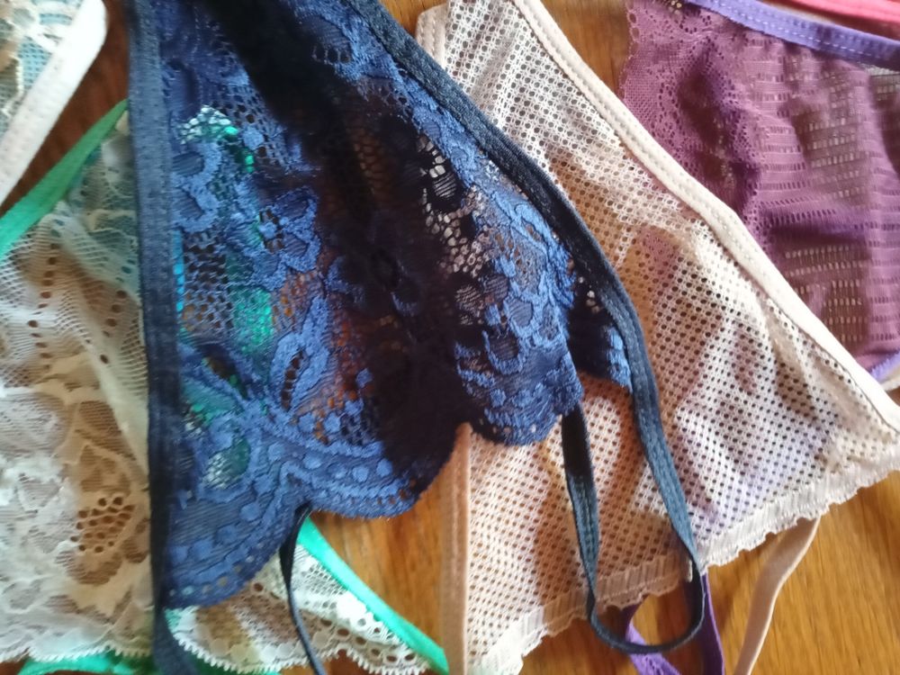 LOT STRING MULTICOLORE Vêtements