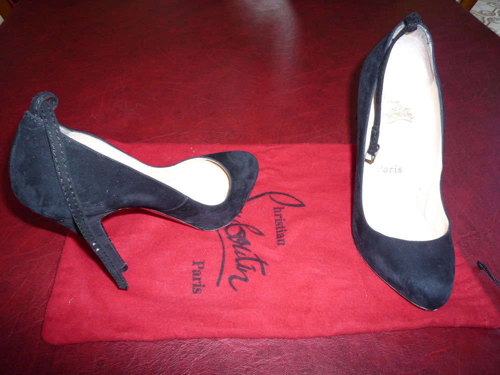 Chaussures Louboutin en tr&egrave;s bon &eacute;tat
Pointure 37
Chaussures