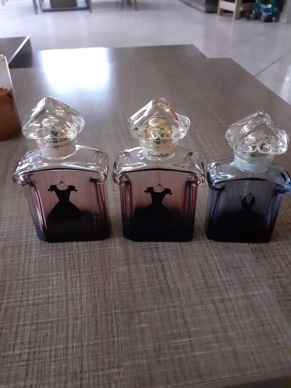 lot de 3 flacons vides de parfum la petite robe noire Décoration