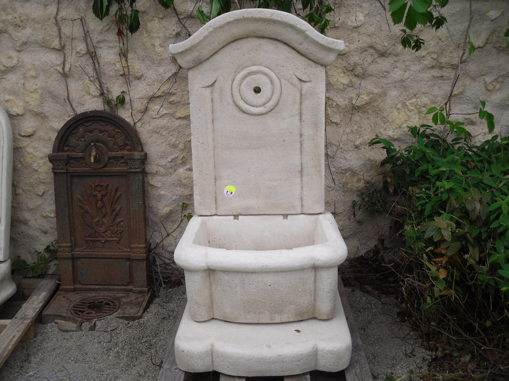 FONTAINE MERIDIONALE EN PIERRE reconstitu&eacute;e Décoration
