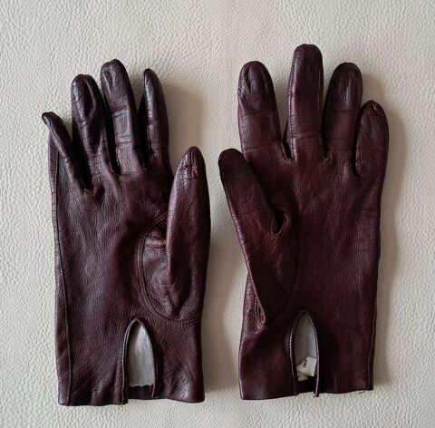 paire de gants en cuir bordeaux 
pour femme 
intérieur soie 15 Carnon Plage (34)