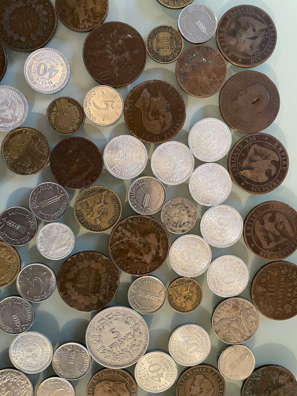 Lot de plus de 100 pi&egrave;ces de collection 