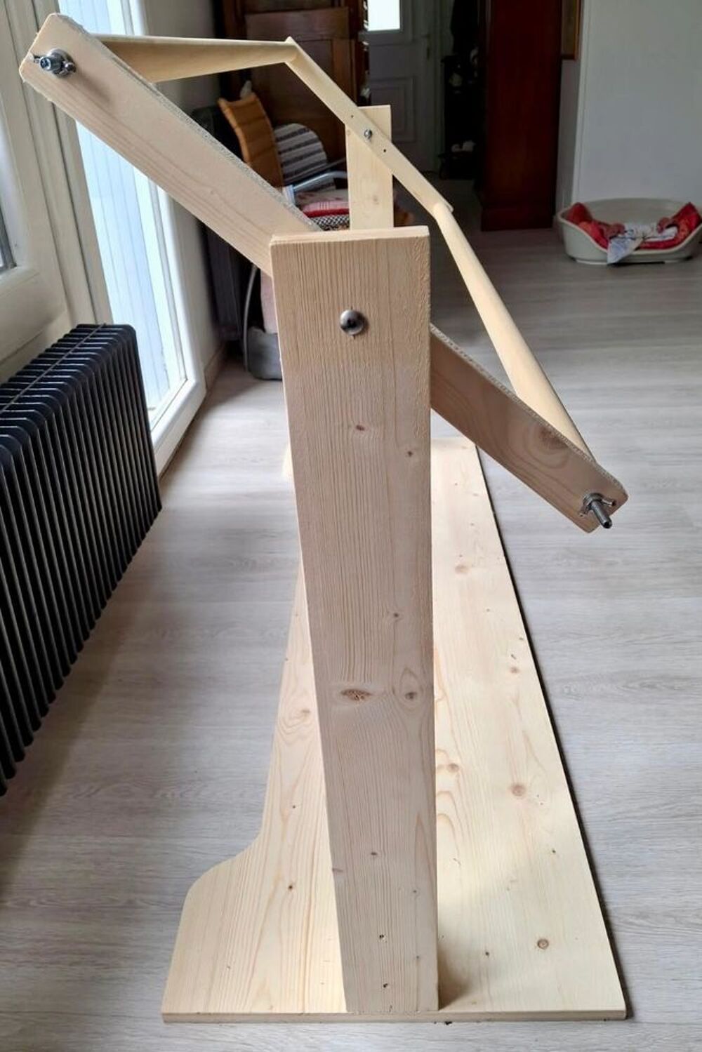 M&eacute;tier &agrave; broder artisanal, cadre r&eacute;glable Meubles
