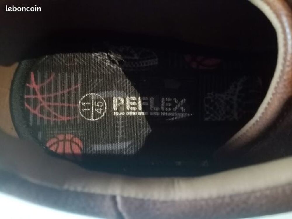 paire de chaussures leg&egrave;res style tennis Chaussures