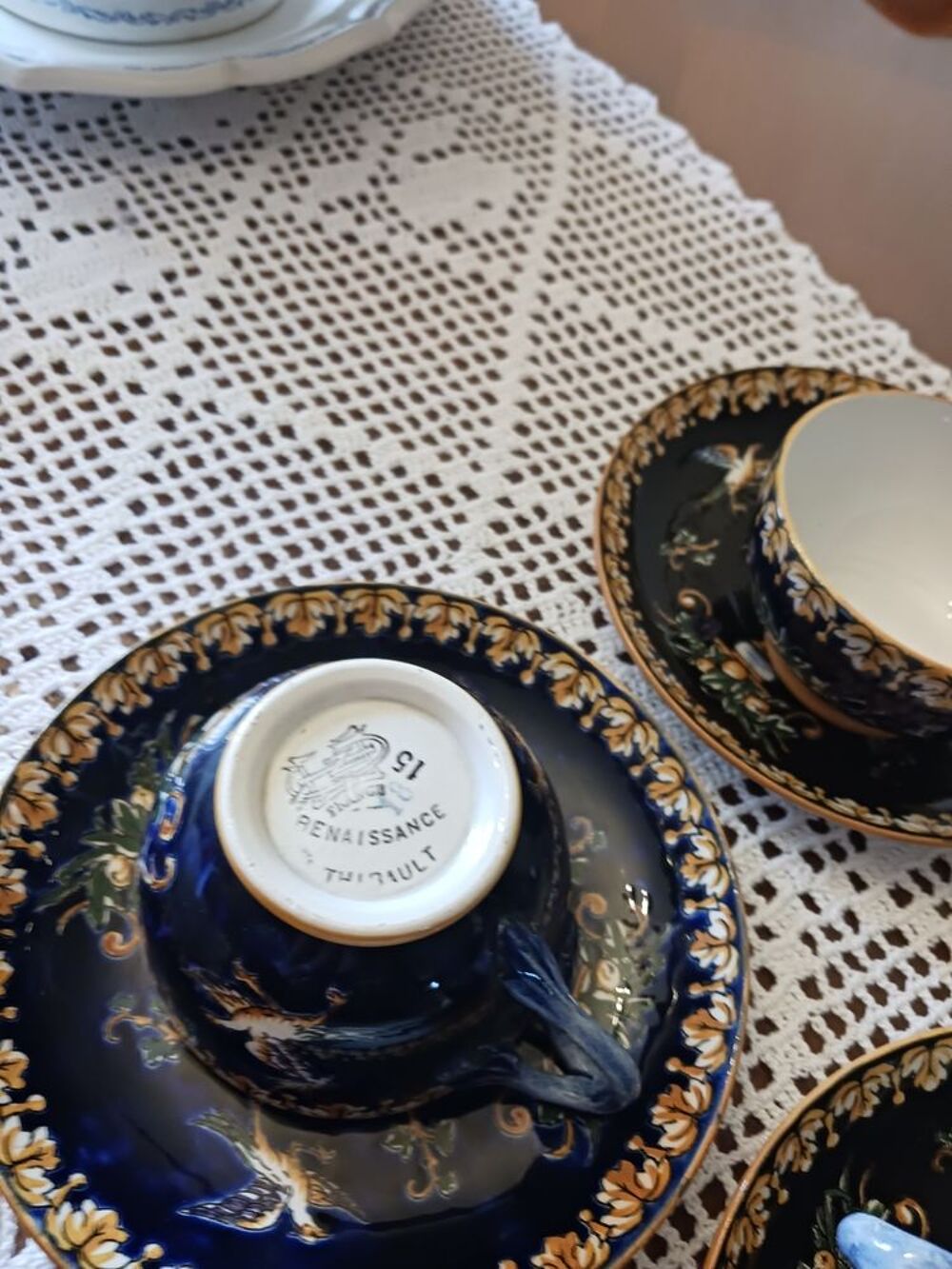 TASSES ET SOUCOUPES BLEU GIEN Décoration
