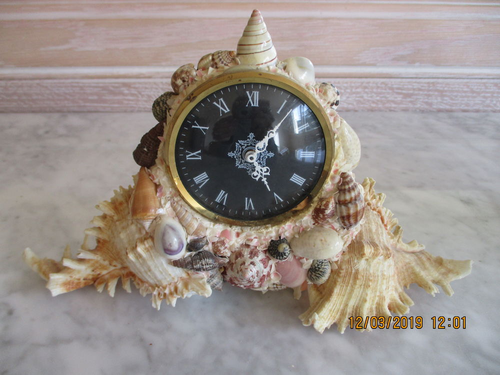 Horloge + 5 poup&eacute;es en coquillages+cendrier+piques Décoration