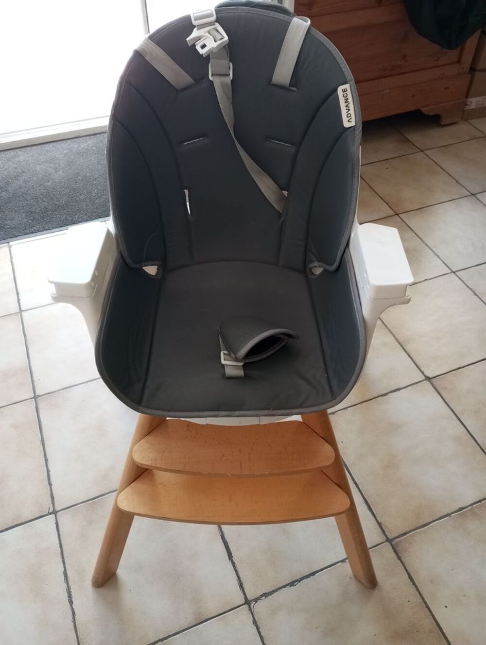 chaise haute b&eacute;b&eacute; Puériculture