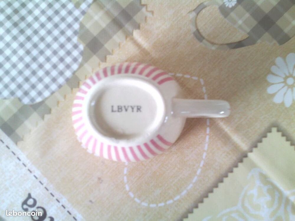 Petit service &agrave; Expresso vintage en c&eacute;ramique d'Yves Rocher
Cuisine