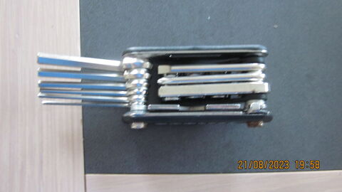 KIT de r�paration pour v�lo Clefs et autres 10 Coquelles (62)