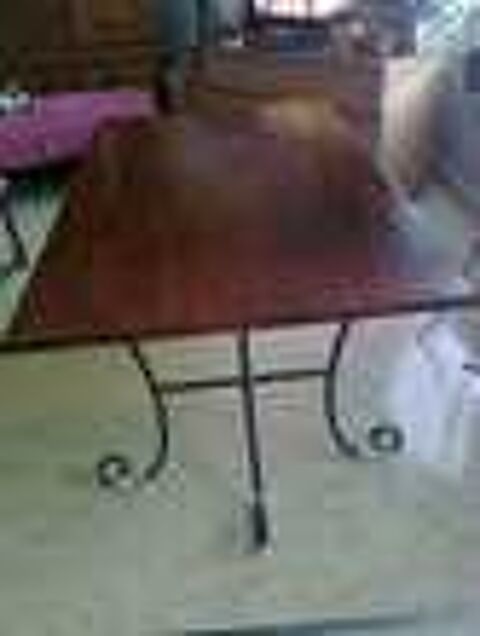 table en bois acajou pieds fer Meubles