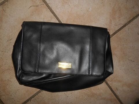Sac à main en Skai noir neufq 4 Saint-Denis-en-Val (45)