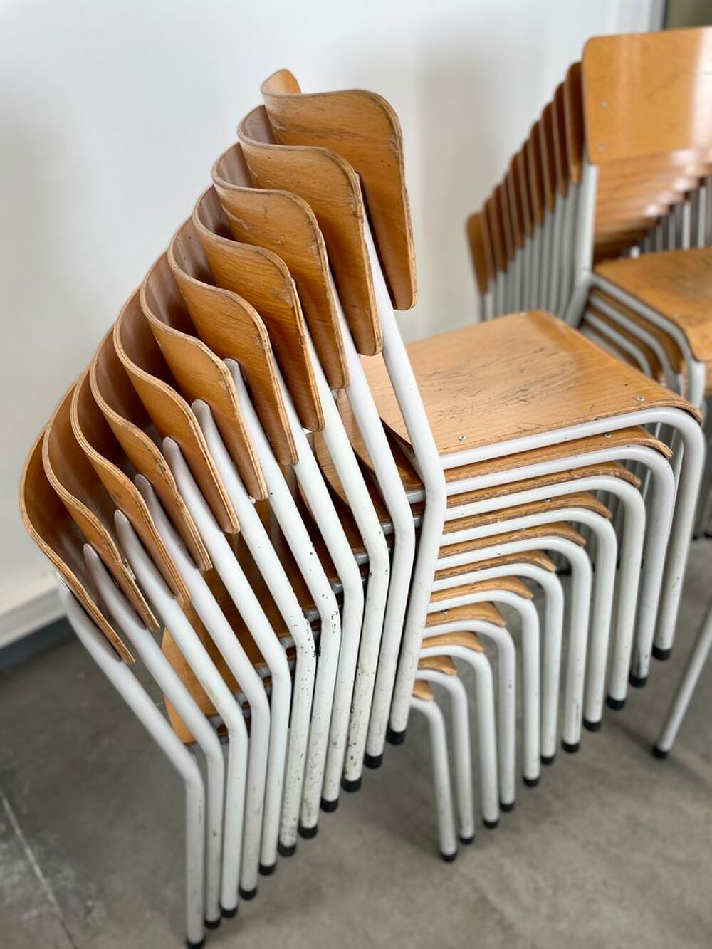 Chaises &eacute;cole vintage Bistrot restaurant LIVRAISON POSSIBLE Meubles