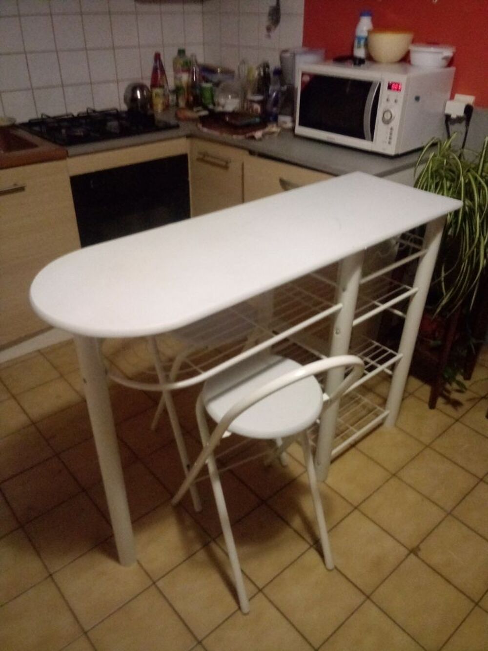 Bar blanc avec 2 tabourets Meubles
