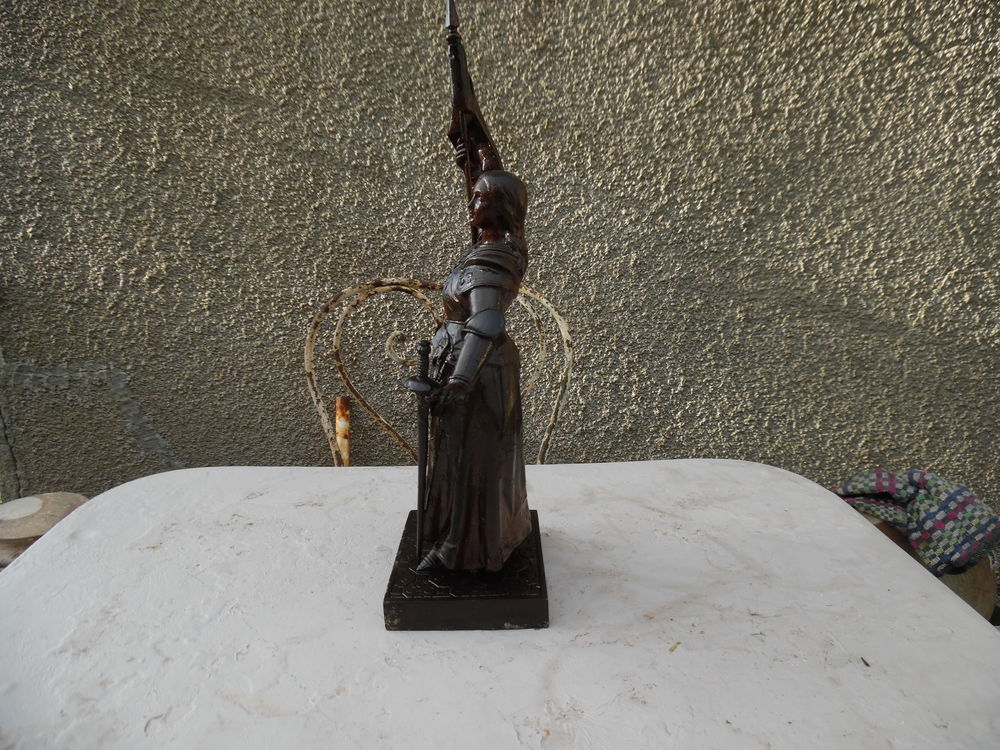 sculpture de jeanne d'arc ,en regule patin&eacute; . 
