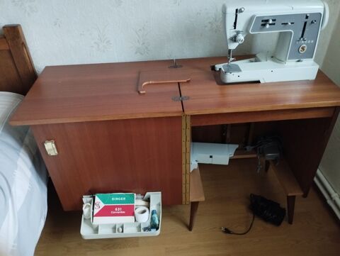 meuble de travail pour machine a coudre , 30 Saint-Loup-sur-Semouse (70)