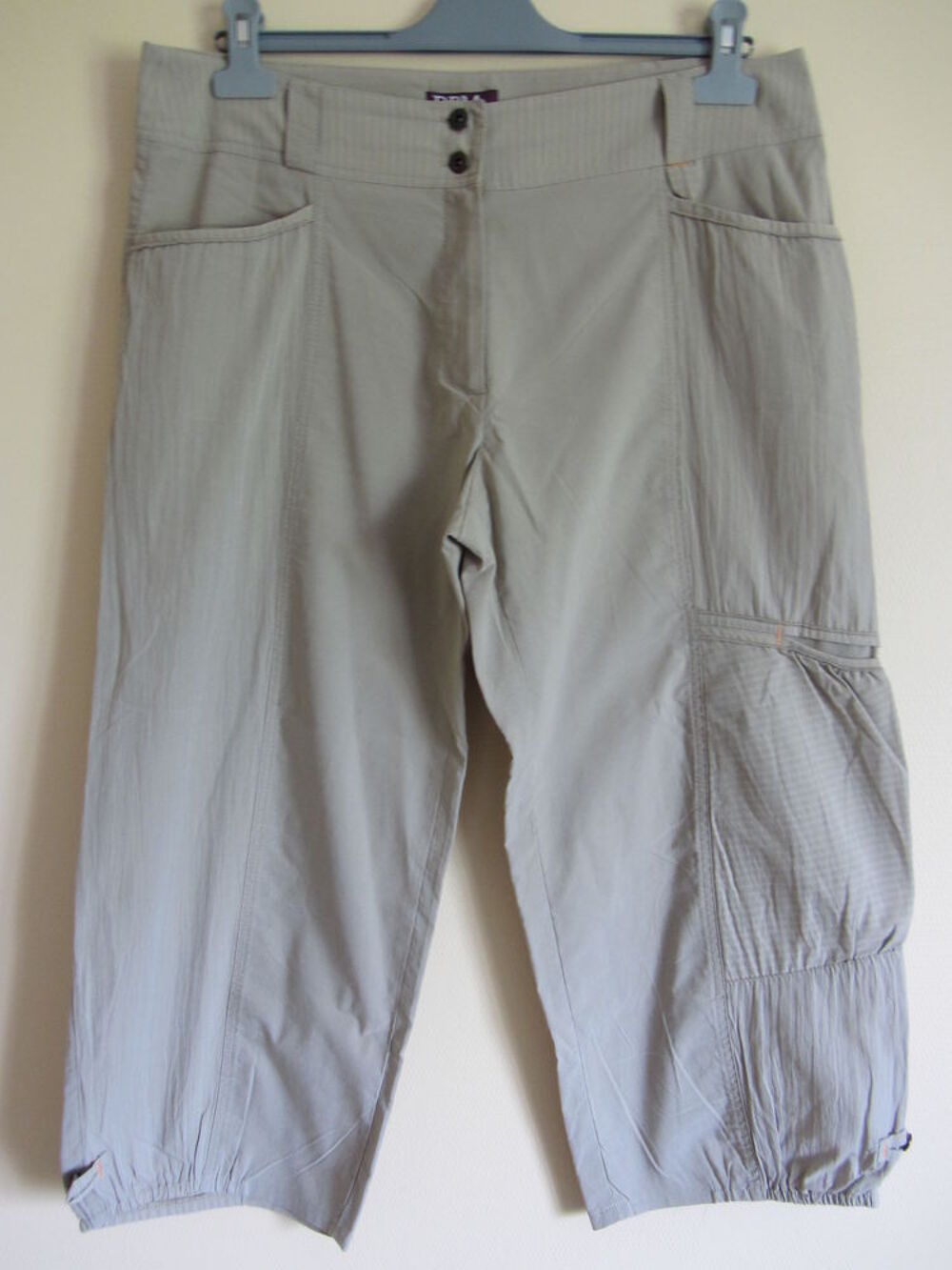 Pantacourt beige Vêtements
