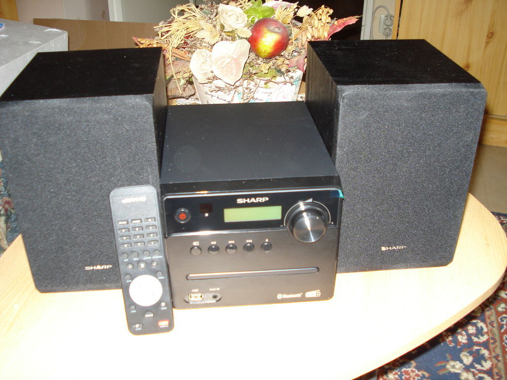 chaine hifi SHARP avec LECTEUR CD -RADIO FM - PRISE USB - 
Audio et hifi