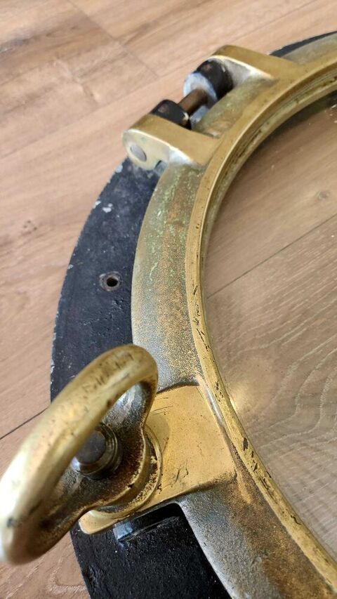 Hublot de marine ancienne, diam. 60cm, bronze et fonte Le Russey (25)