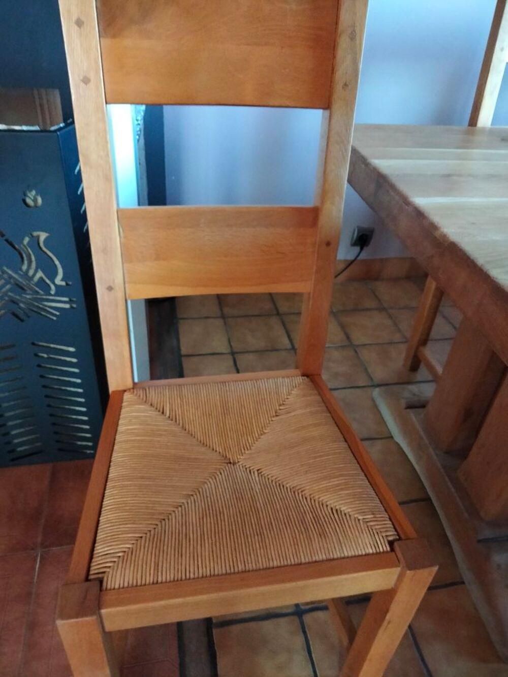 Table en bois massif + 8 chaises en pailles Meubles