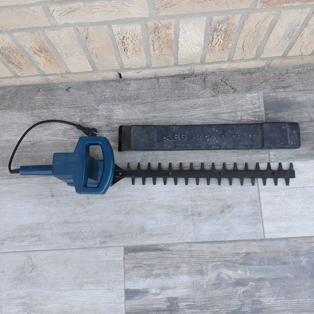 Taille Haie &Eacute;lectrique "AEG" Jardin