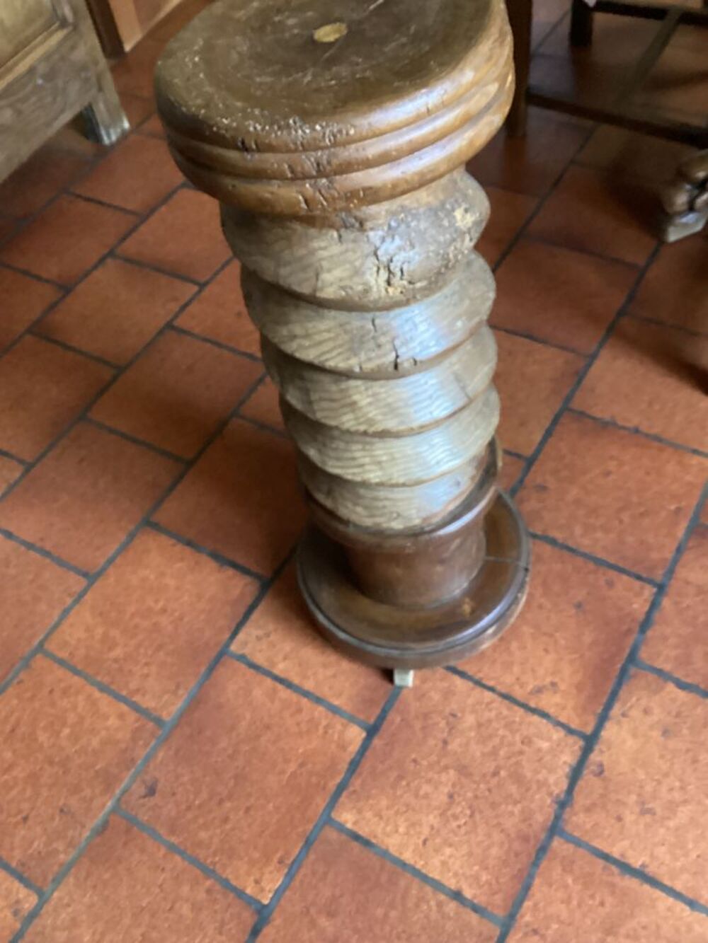 Vis pressoir de 70 cm de haut avec tablette ronde Meubles