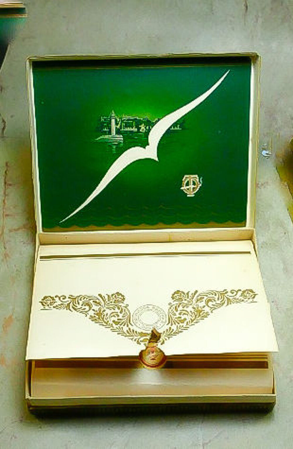 Ancienne boite de cigarettes russe 