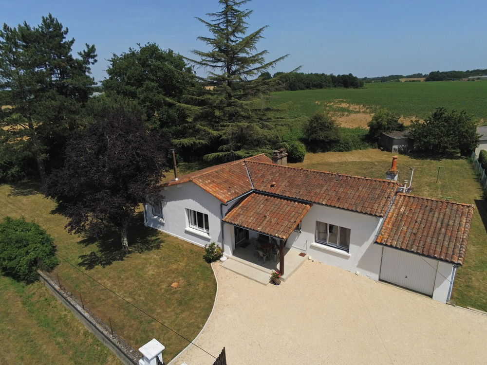 Vente Maison Pavillon de Plain-Pied Aux Portes de Charroux Sur 1599m² Charroux